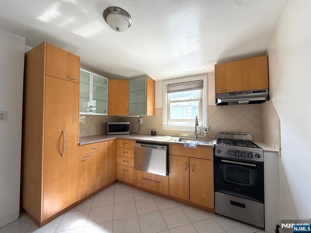 376 Lafayette 3, Cliffside Park, NJ 07010