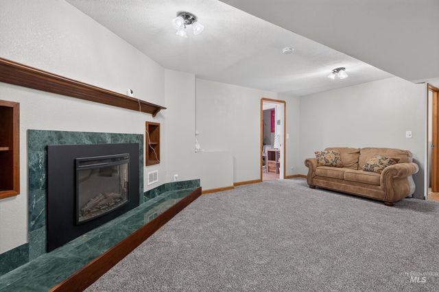 9696 Gloria Rd., Middleton, ID 83644