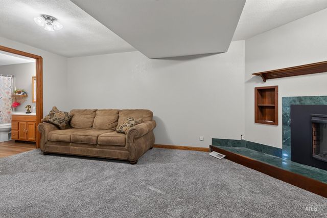 9696 Gloria Rd., Middleton, ID 83644