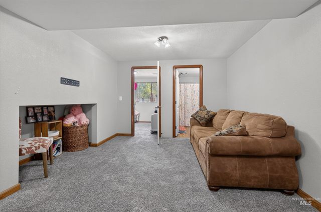 9696 Gloria Rd., Middleton, ID 83644