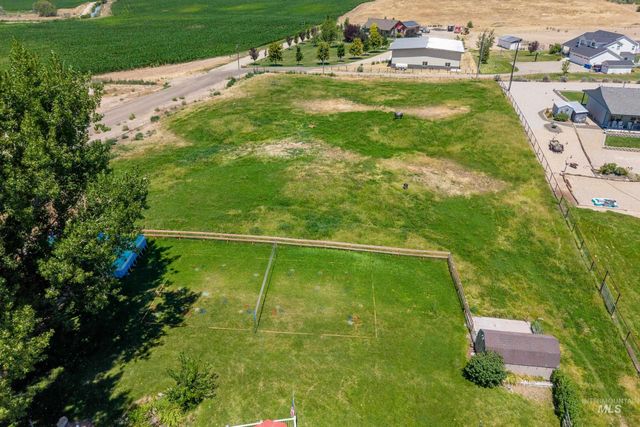 9696 Gloria Rd., Middleton, ID 83644