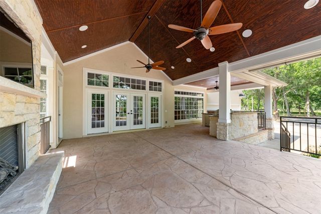 2042 Darby Lane, Fresno, TX 77545