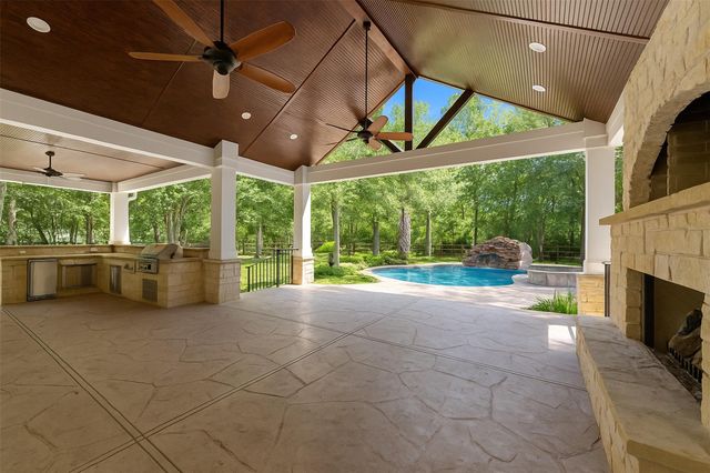 2042 Darby Lane, Fresno, TX 77545