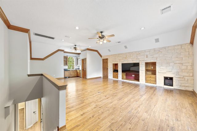 2042 Darby Lane, Fresno, TX 77545