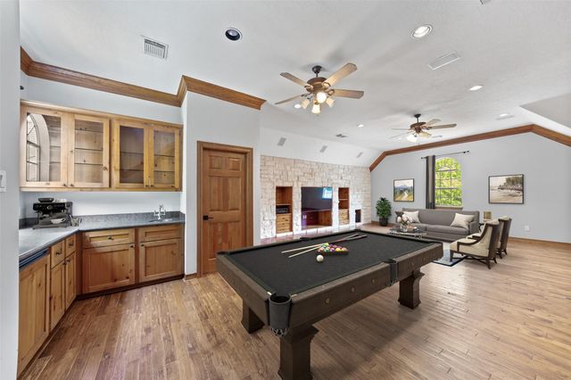 2042 Darby Lane, Fresno, TX 77545