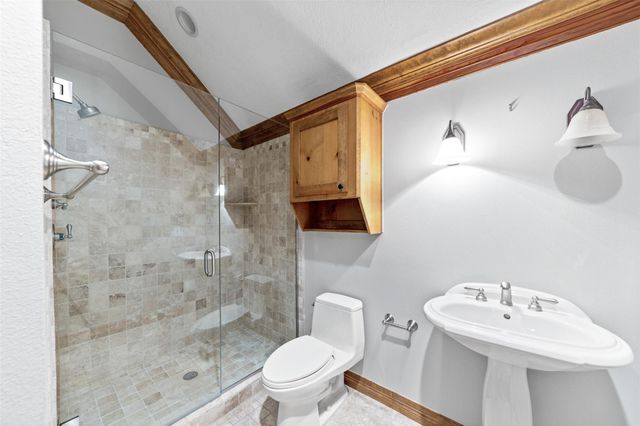 2042 Darby Lane, Fresno, TX 77545