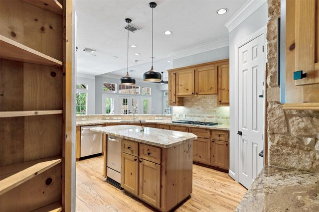 2042 Darby Lane, Fresno, TX 77545