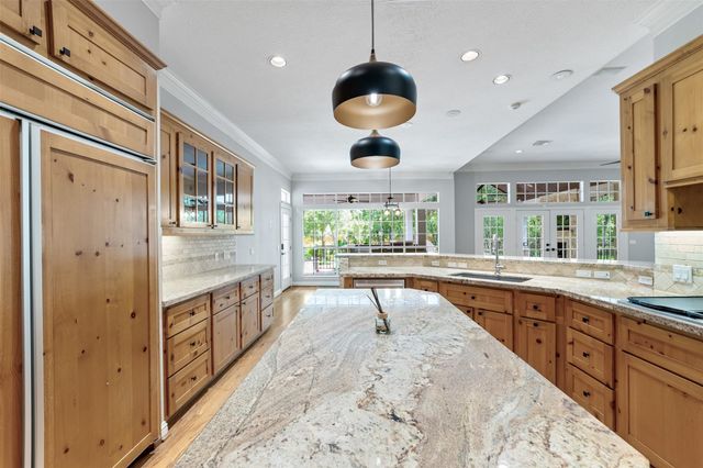 2042 Darby Lane, Fresno, TX 77545