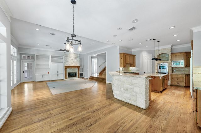 2042 Darby Lane, Fresno, TX 77545