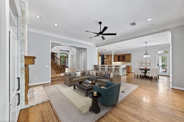 2042 Darby Lane, Fresno, TX 77545