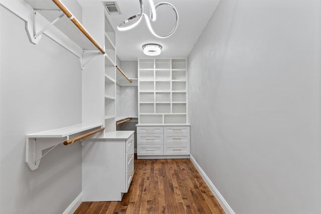 2042 Darby Lane, Fresno, TX 77545