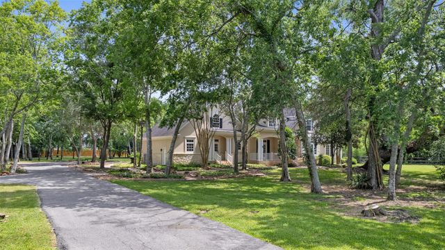 2042 Darby Lane, Fresno, TX 77545