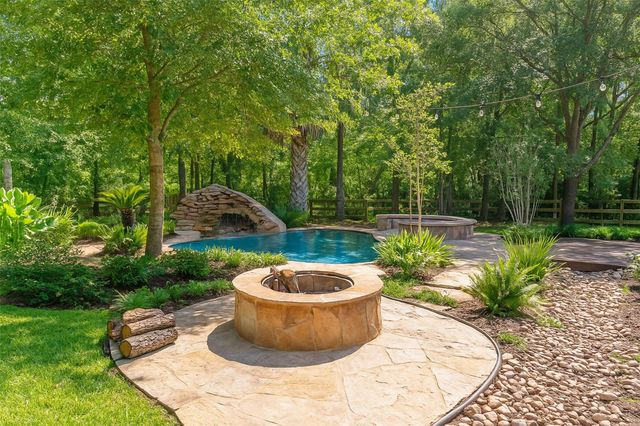 2042 Darby Lane, Fresno, TX 77545