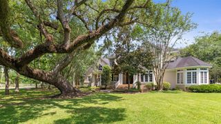 2042 Darby Lane, Fresno, TX 77545