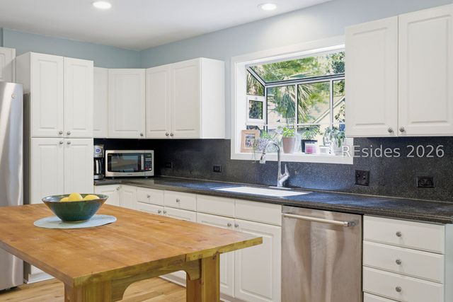 8 Deixler Ln, Hilton Head Island, SC 29928