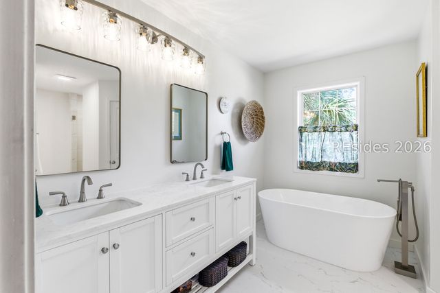 8 Deixler Ln, Hilton Head Island, SC 29928