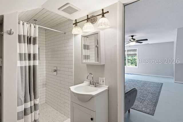 8 Deixler Ln, Hilton Head Island, SC 29928