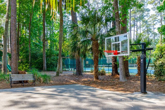 8 Deixler Ln, Hilton Head Island, SC 29928