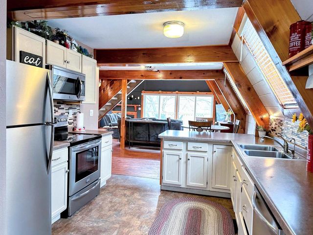 1002 Tangelwood Drive, Mcgregor, IA 52157