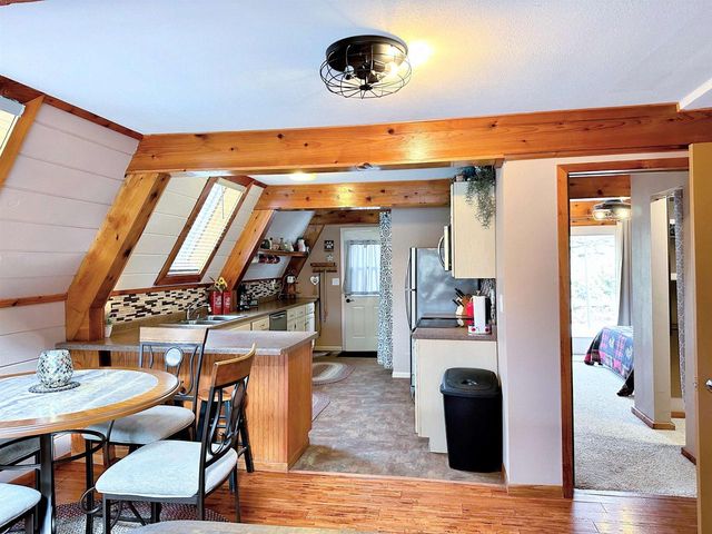 1002 Tangelwood Drive, Mcgregor, IA 52157