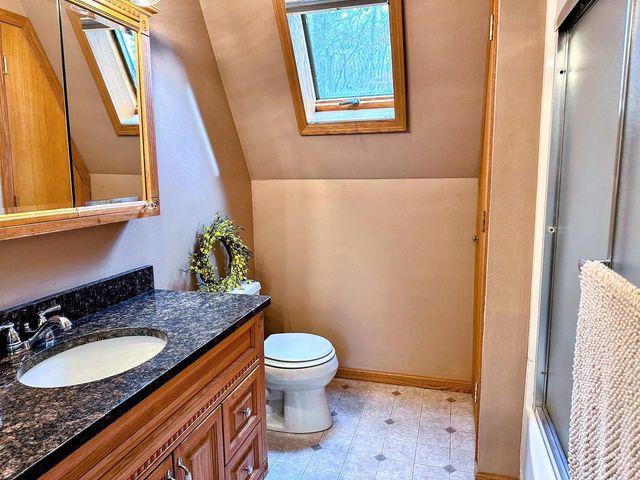 1002 Tangelwood Drive, Mcgregor, IA 52157