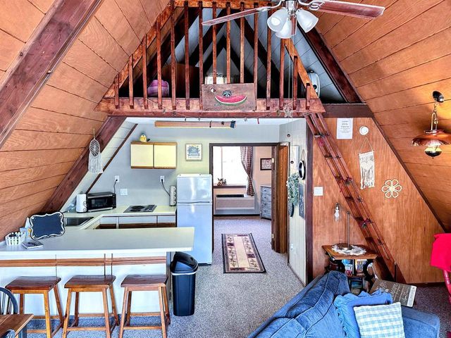 1002 Tangelwood Drive, Mcgregor, IA 52157