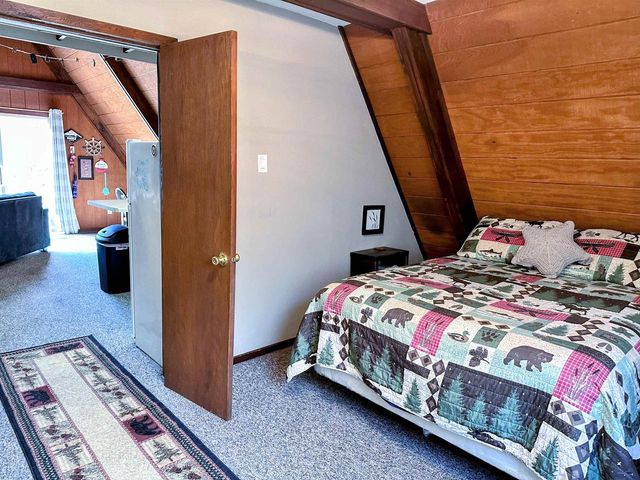 1002 Tangelwood Drive, Mcgregor, IA 52157