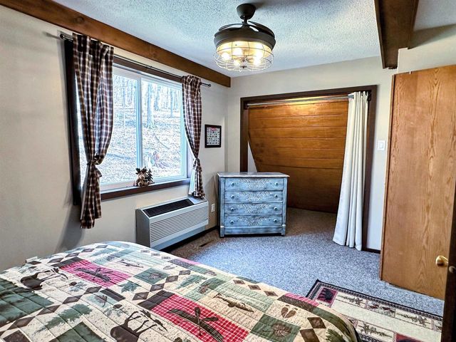 1002 Tangelwood Drive, Mcgregor, IA 52157