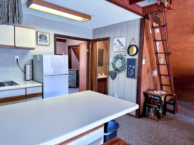 1002 Tangelwood Drive, Mcgregor, IA 52157