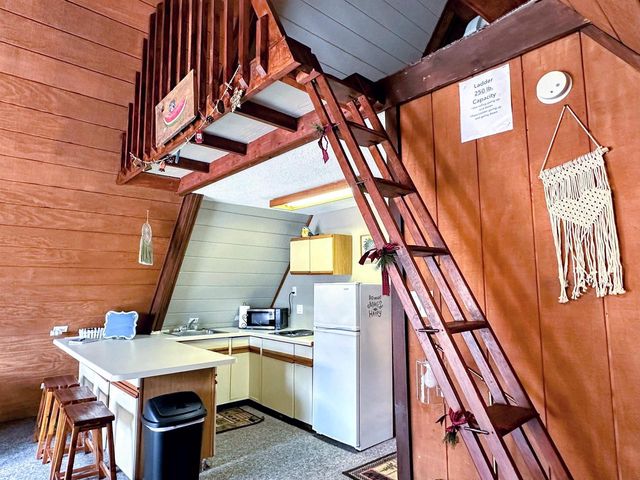 1002 Tangelwood Drive, Mcgregor, IA 52157