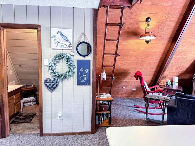 1002 Tangelwood Drive, Mcgregor, IA 52157