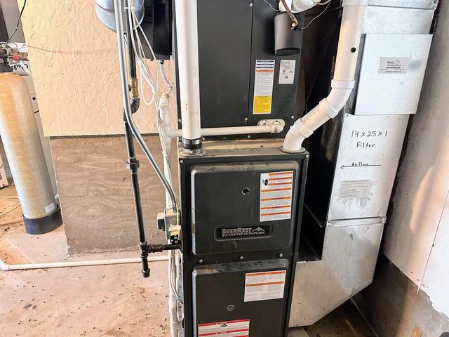 1002 Tangelwood Drive, Mcgregor, IA 52157