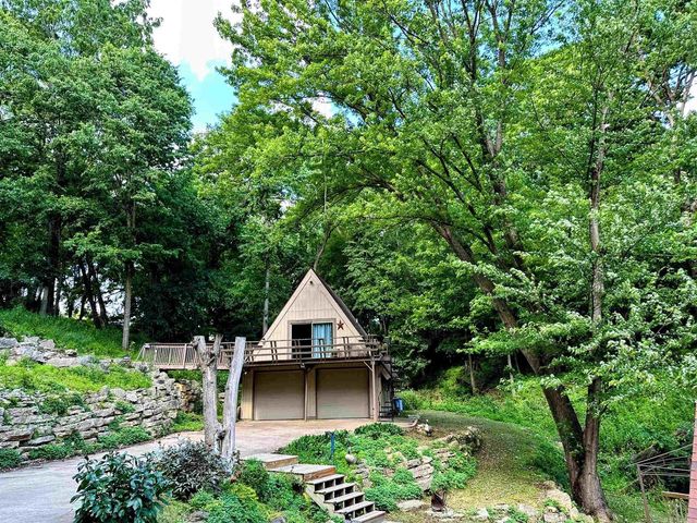 1002 Tangelwood Drive, Mcgregor, IA 52157