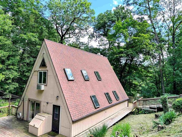 1002 Tangelwood Drive, Mcgregor, IA 52157