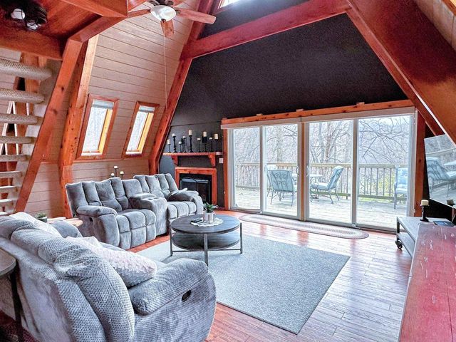 1002 Tangelwood Drive, Mcgregor, IA 52157