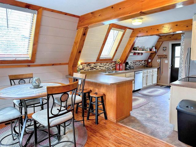 1002 Tangelwood Drive, Mcgregor, IA 52157