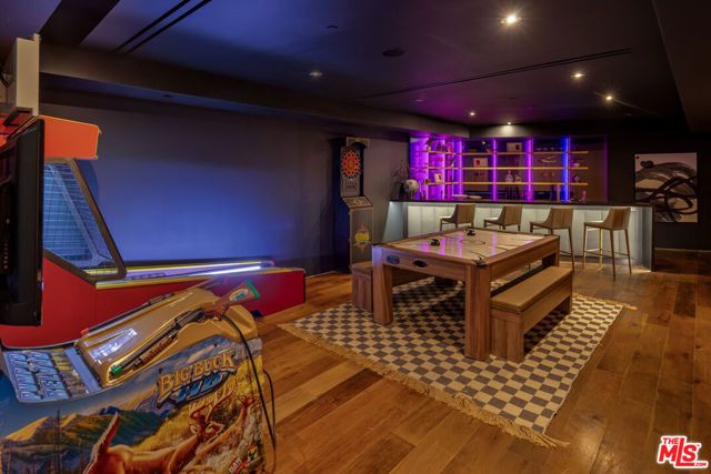 1700 Queens Court, West Hollywood, CA 90069
