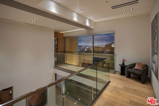 1700 Queens Court, West Hollywood, CA 90069