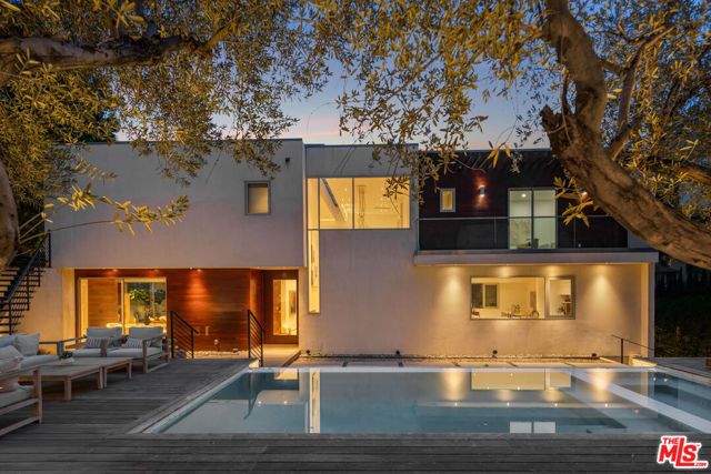 1700 Queens Court, West Hollywood, CA 90069