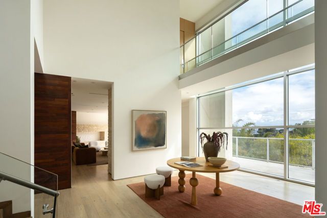 1700 Queens Court, West Hollywood, CA 90069