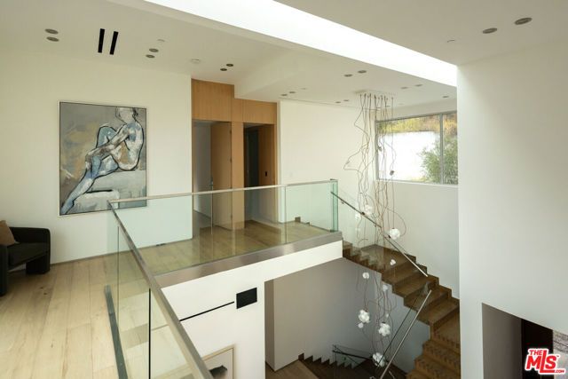 1700 Queens Court, West Hollywood, CA 90069