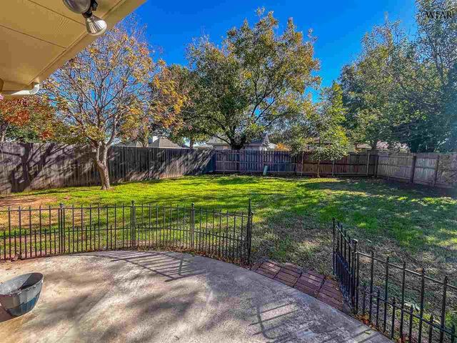 2324 HUNTERS GLEN, Wichita Falls, TX 76306