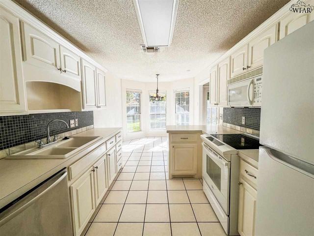 2324 HUNTERS GLEN, Wichita Falls, TX 76306