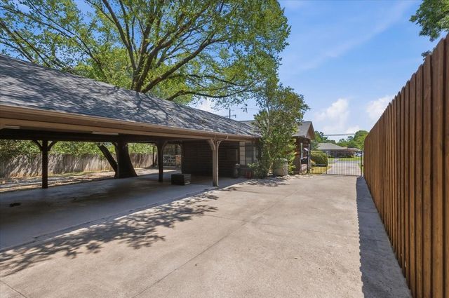 3808 Trail Lake Drive, Fort Worth, TX 76109