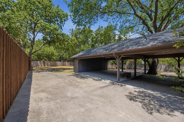 3808 Trail Lake Drive, Fort Worth, TX 76109