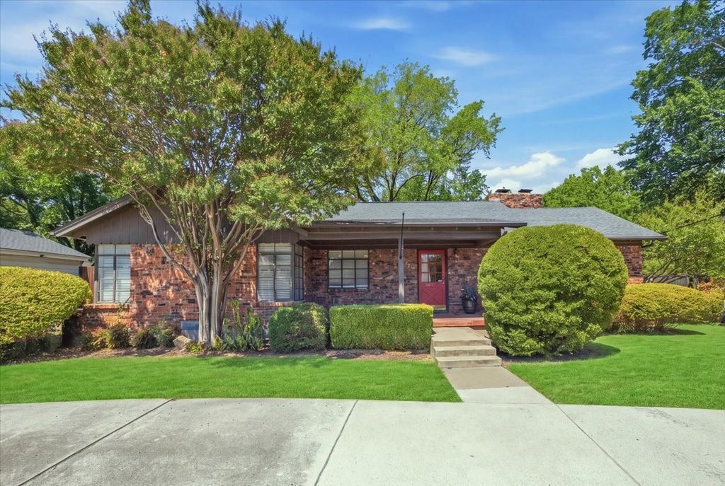 3808 Trail Lake Drive, Fort Worth, TX 76109