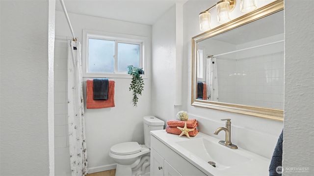7039 S L Street, Tacoma, WA 98408