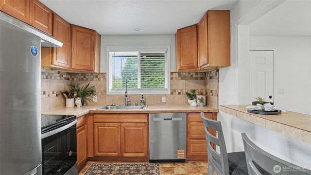7039 S L Street, Tacoma, WA 98408