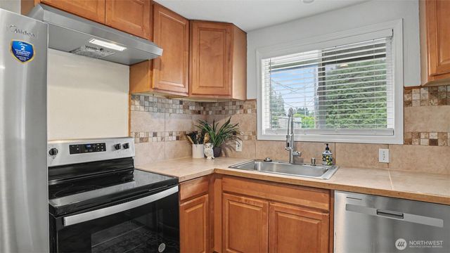 7039 S L Street, Tacoma, WA 98408