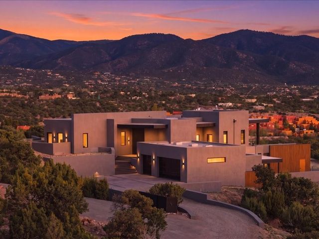 871 Camino Francisca, Santa Fe, NM 87506